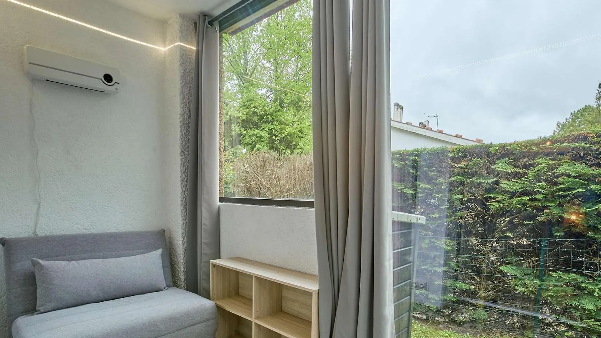 T1 Cosy, Veranda Sans Vis-A-Vis, Parking, Wifi - Fr-1-841-65 باربوتان ليه ثيرميس شقة باربوتان ليه ثيرميس